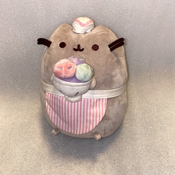 Pusheen ice cream sundae parlor vendor plush Claire’s exclusive - Picture 1 of 9
